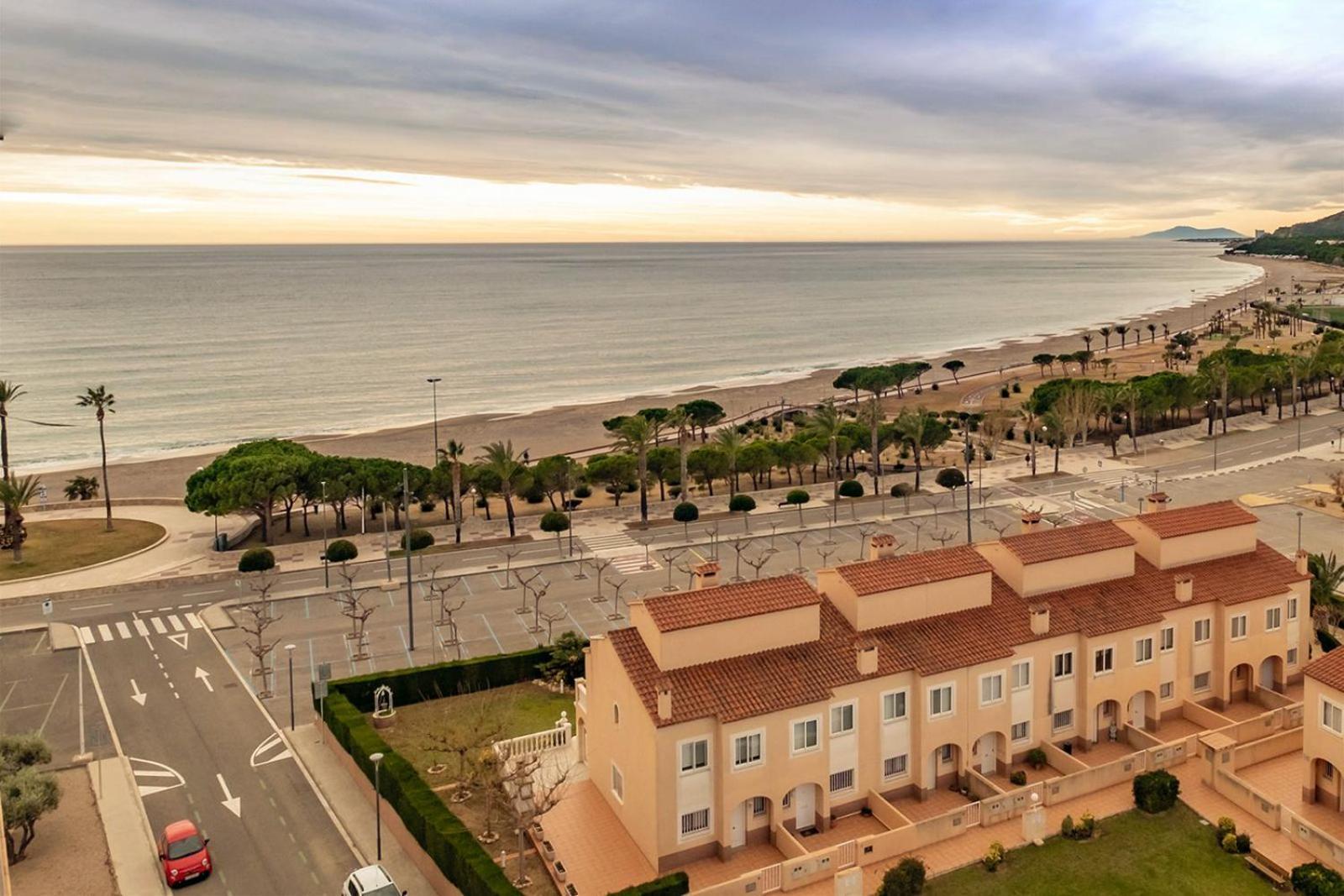 Apartamento Con Terraza, Vistas Playa Y Montana Hospitalet De L'Infant Ngoại thất bức ảnh