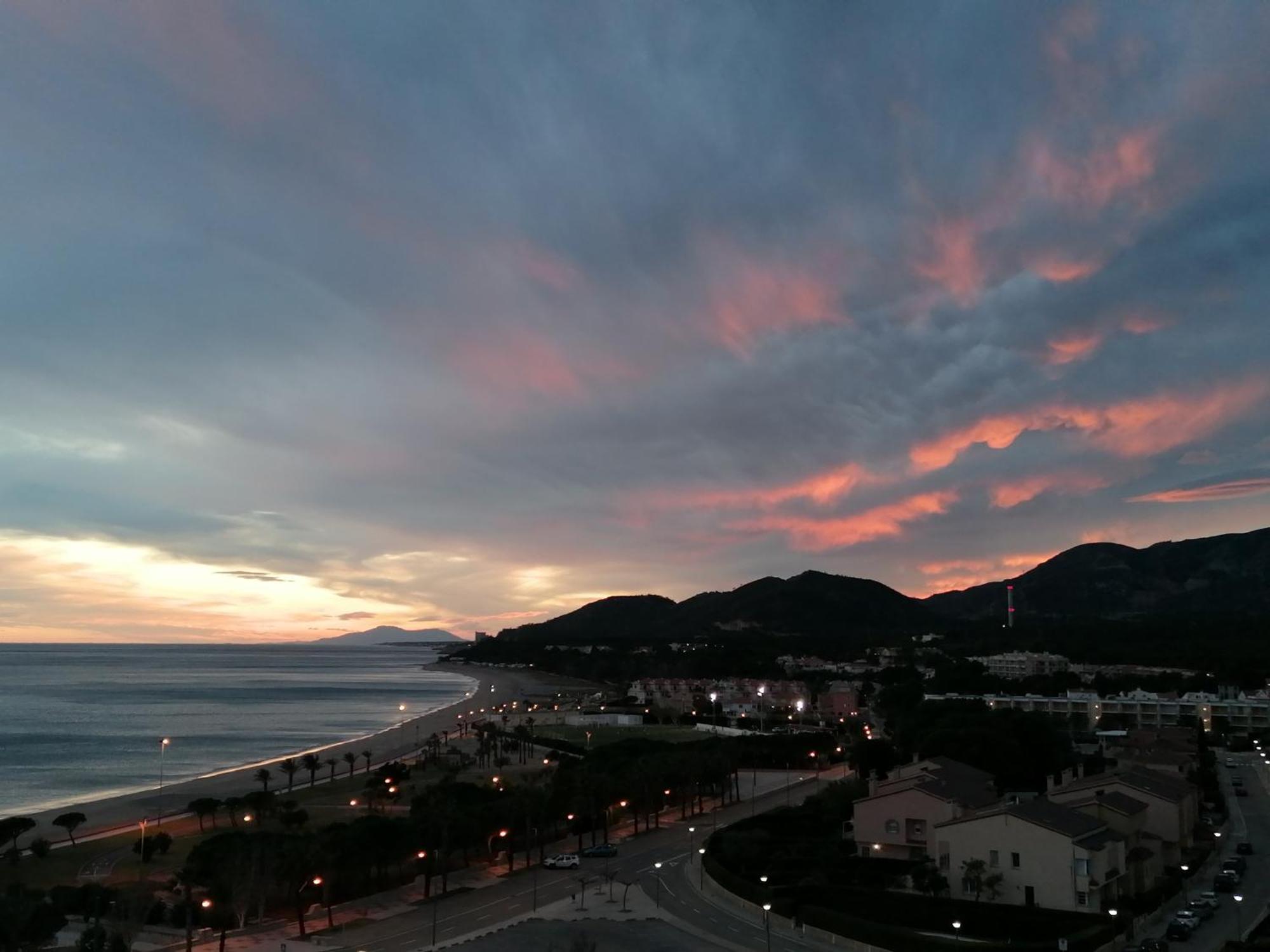Apartamento Con Terraza, Vistas Playa Y Montana Hospitalet De L'Infant Ngoại thất bức ảnh